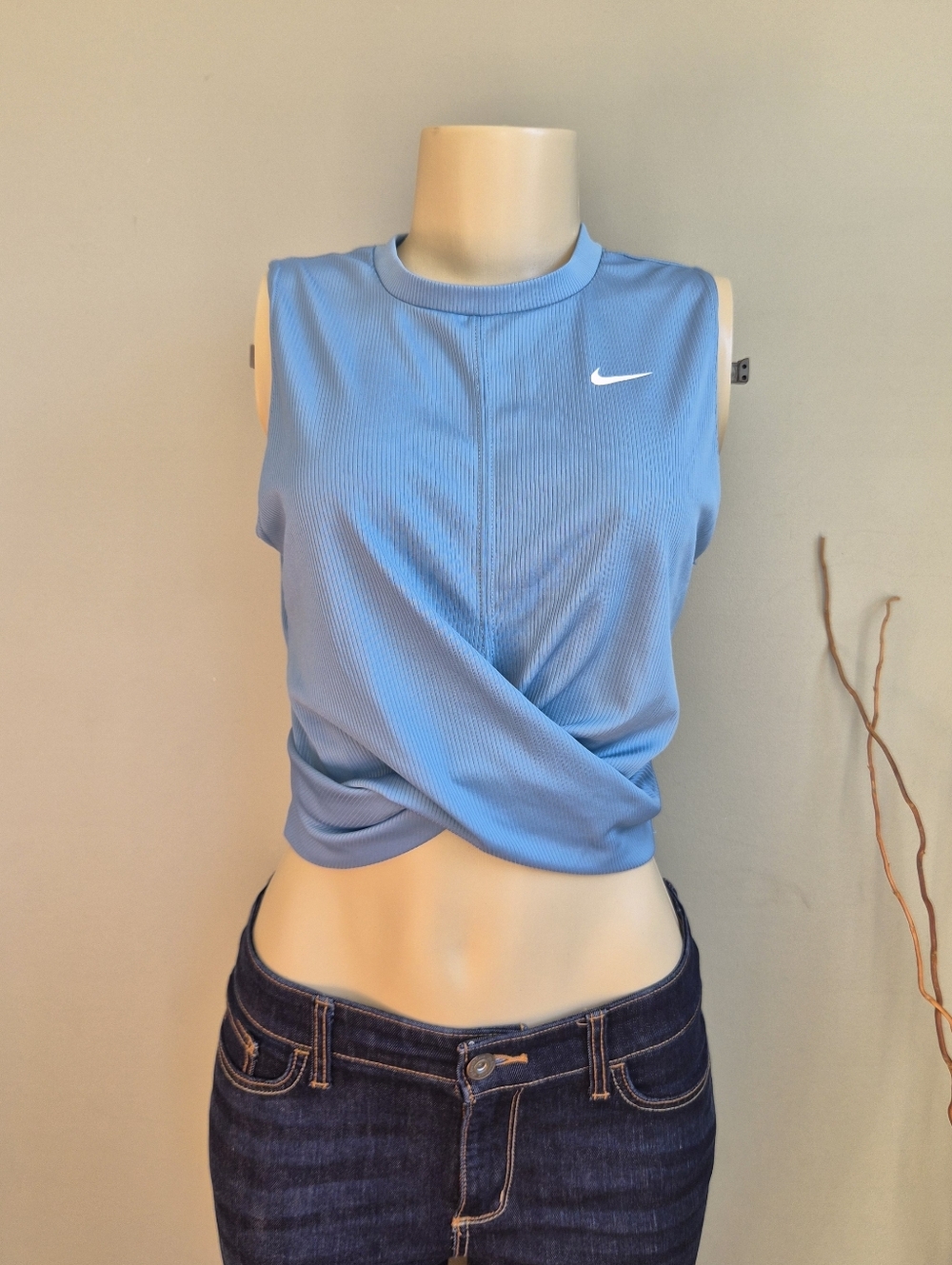 Nike Light Blue Sleeveless Twist Crop Tank Top Size M